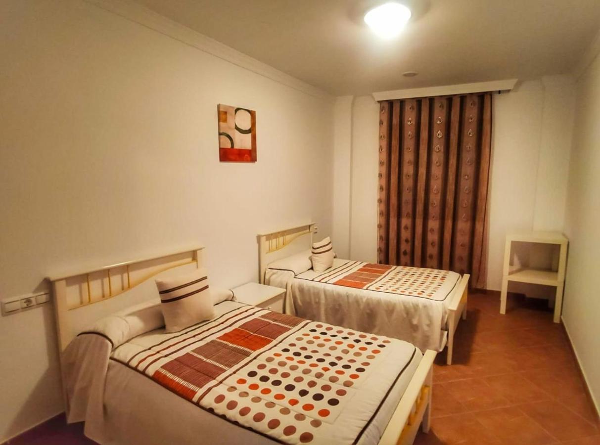Casa Amplia Con Terraza En La Vinuela Villa ภายนอก รูปภาพ