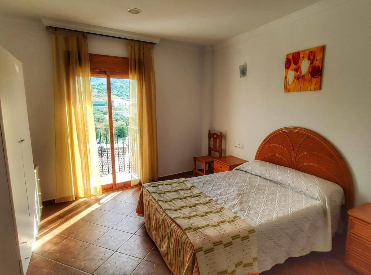 Casa Amplia Con Terraza En La Vinuela Villa ภายนอก รูปภาพ