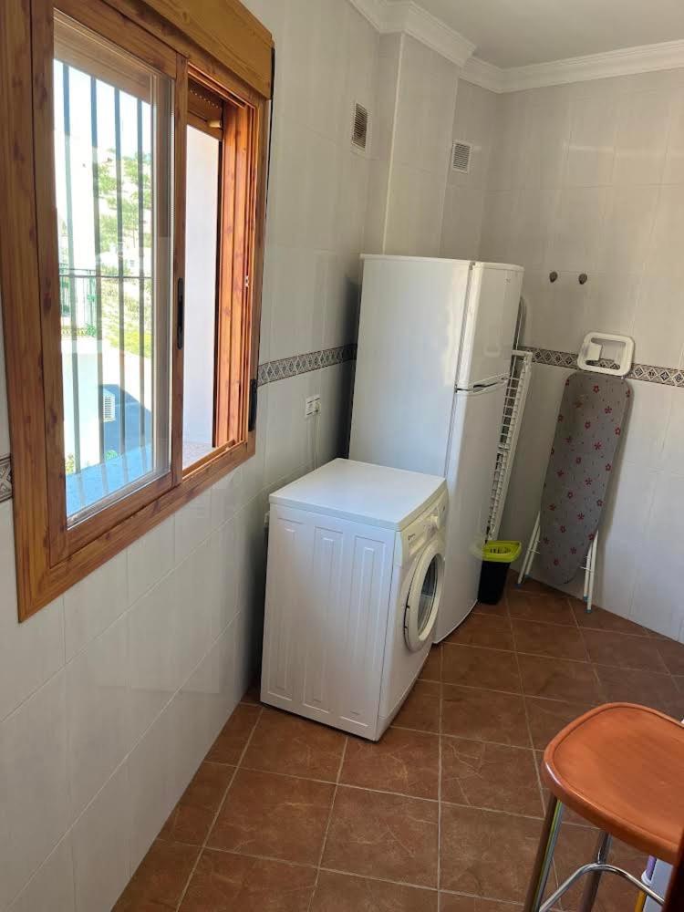 Casa Amplia Con Terraza En La Vinuela Villa ภายนอก รูปภาพ